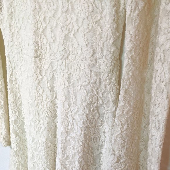 Charlotte Russe Dresses & Skirts - Charlotte Russe Cream Lace Long-Sleeve Dress Small